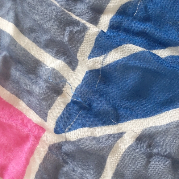 Vera Bradley 100% Viscose Geometric Scarf - Picture 3 of 6